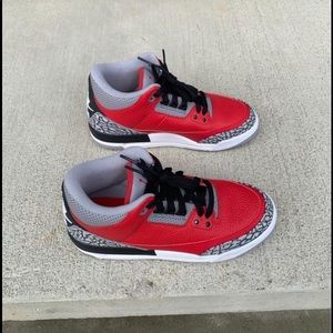 Jordan 3 “unite” boys 5.5y